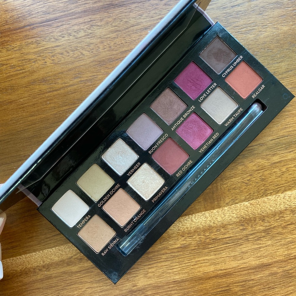 Anastasia Beverly Hills
Modern Renaissance Eye Shadow Palette - lightly used